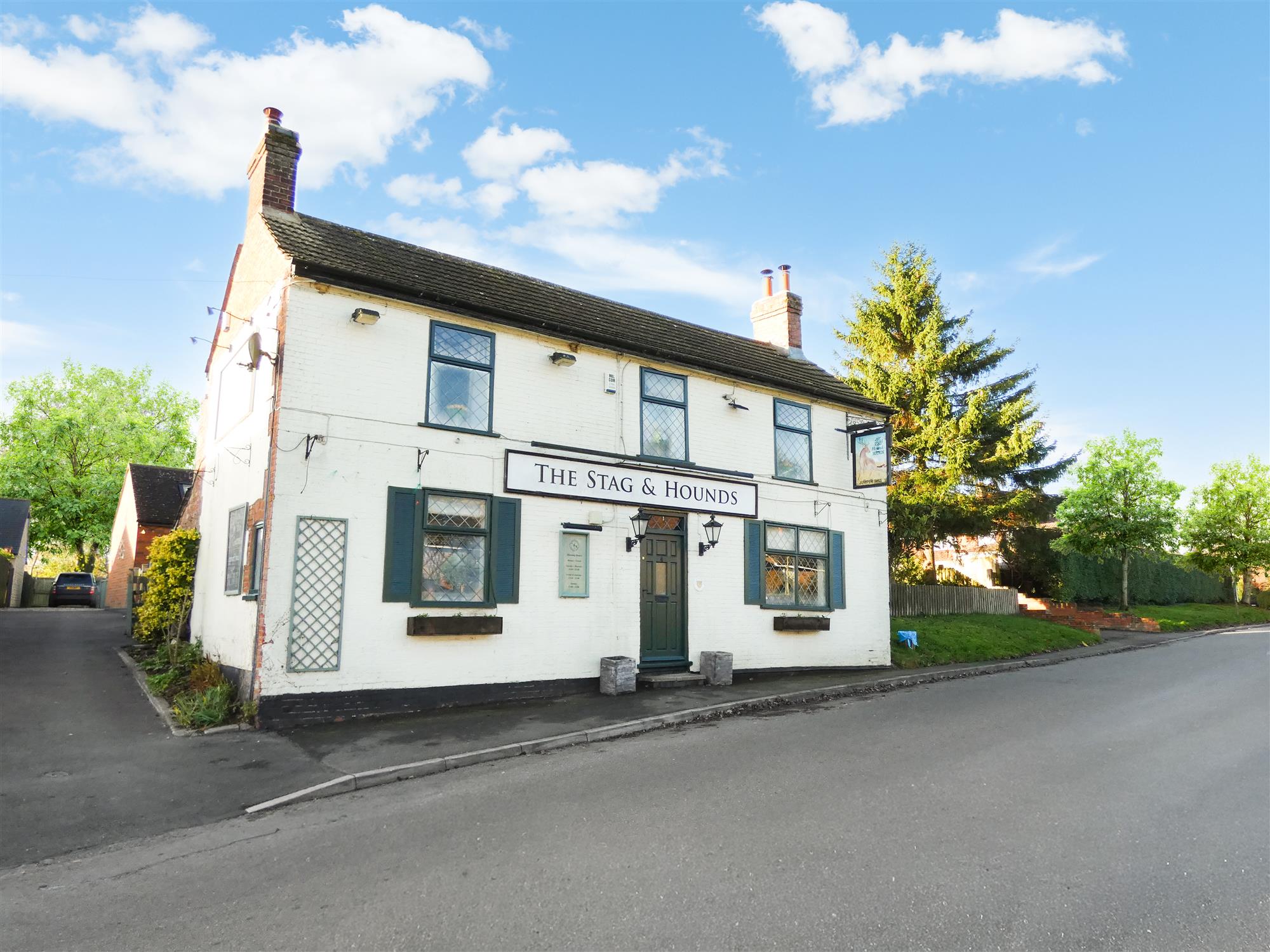 IMPRESSIVE VILLAGE PUB RESTAURANT, WEALTH OF ORIGINAL CHARACTER, READY TO TRADE, 2 LOUNGE BARS, SMART DINING ROOM, GARDEN & TERRACE, AFFLUENT AREA BEWTEEN OAKHAM & MELTON MOWBRAY