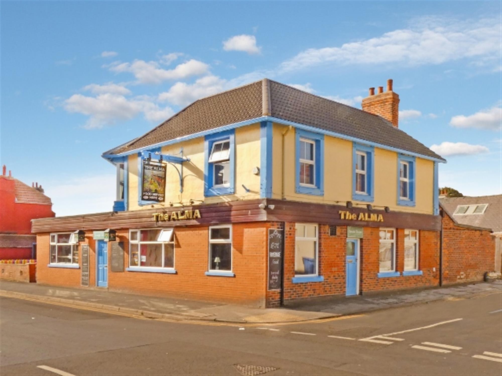 THRIVING COMMUNITY PUB IN BUSY COASTAL TOWN, MAIN BAR, DINING ROOM, CONSERVATORY, GOOD OUTSIDE TRADING TERRACE, SOLID YEAR ROUND TRADE, GREAT SCOPE FOR FOOD & ACCOMMODATION.