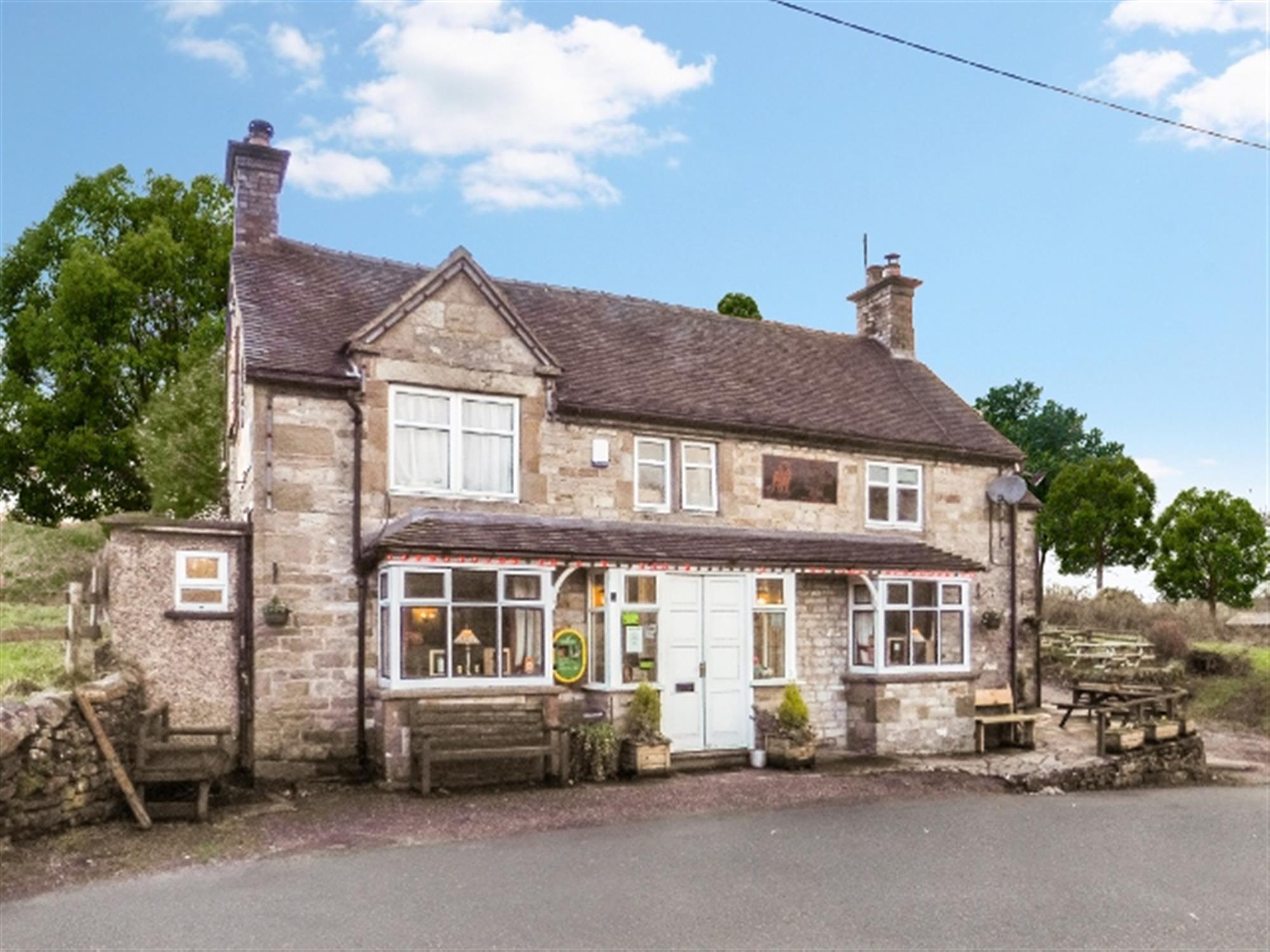 HIGHLY ATTRACTIVE STAFFORDSHIRE MOORS VILLAGE FREEHOUSE EDGE OF PEAK DISTRICT NATIONAL PARK OFFERING GREAT POTENTIAL IN STUNNING LOCATION