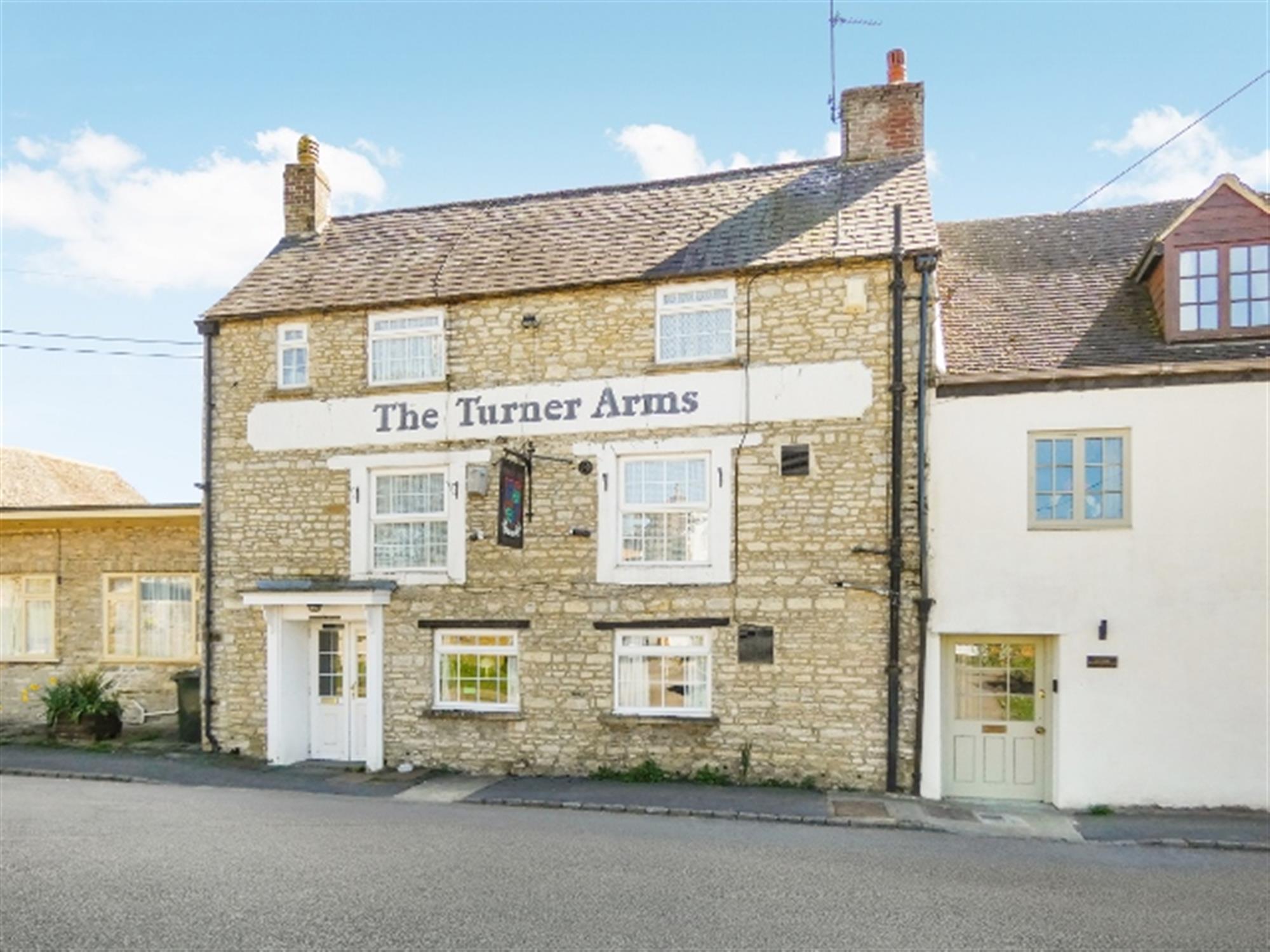 TRADITIONAL VILLAGE PUB, LARGE SITE WITH CAR PARK & GARDENS, DEVELOPMENT POTENTIAL, SAME OWNERSHIP 24 YEARS, 2 LOUNGE BARS, RAPIDLY GROWING AREA NEAR BICESTER.