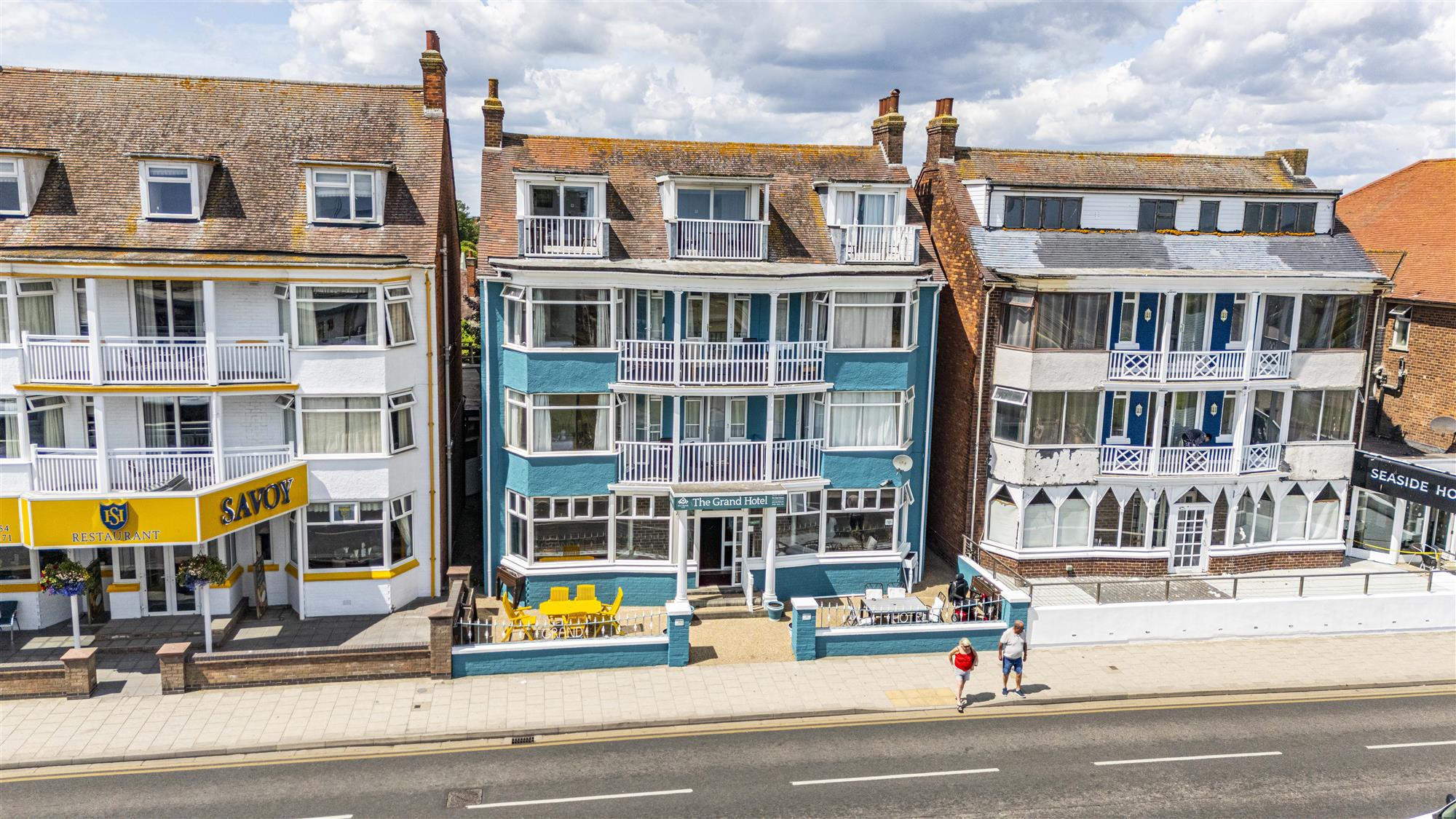 PRIME SEAFRONT HOTEL, IMMACULATE THROUGHOUT, 21 E/S BEDROOMS, SELF CONTAINED APARTMENT, LOCATED IN THRIVING HEART OF SKEGNESS ACROSS FROM BEACHES & ENTERTAINMENTS.