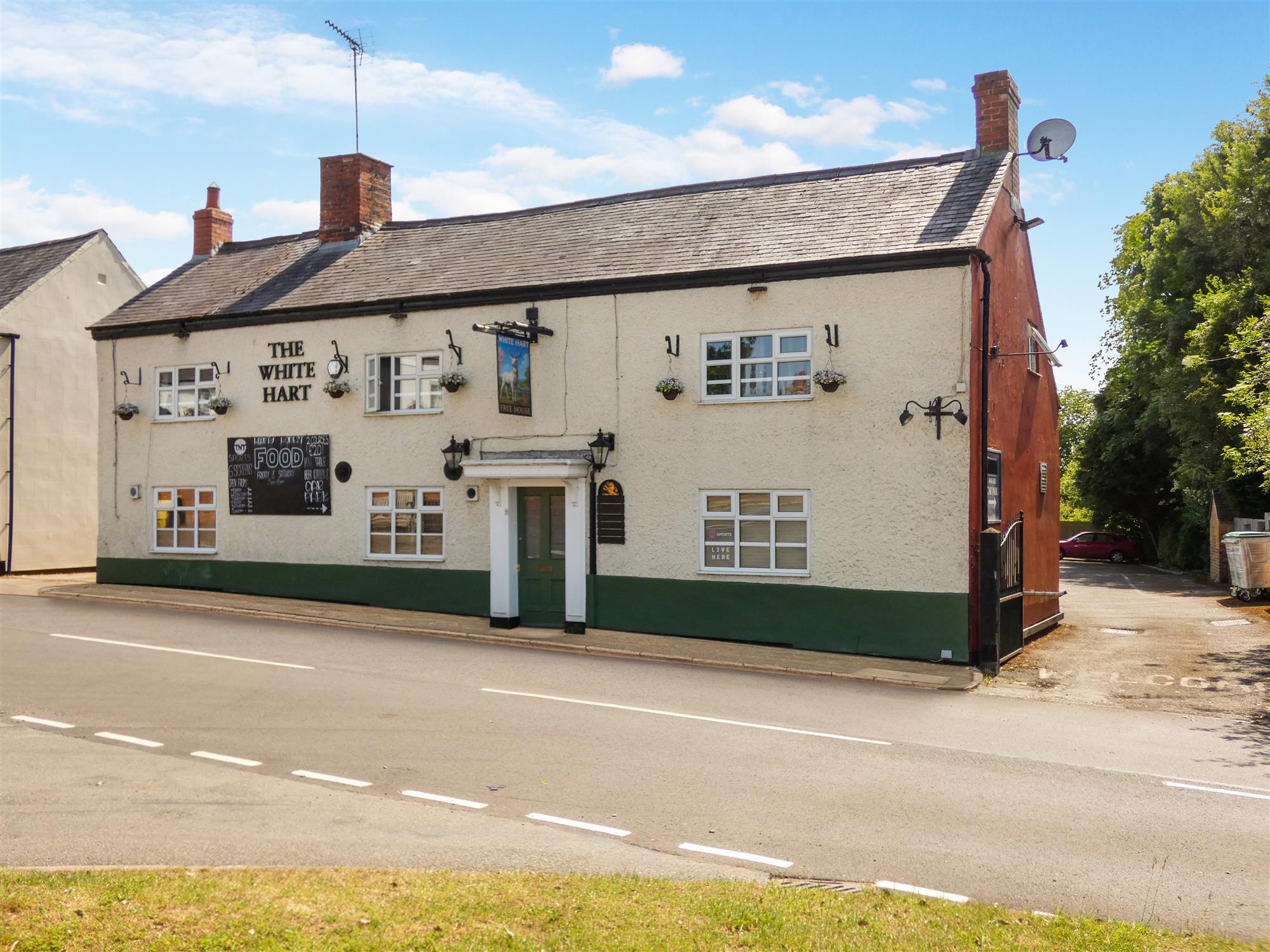 SOUTH LEICESTERSHIRE VILLAGE PUB WITH FOOD, EXISTING TRADE OFFERS GREAT POTENTIAL FOR GROWTH, LOUNGE, GAMES & DINING AREAS PLUS PRIVATE DINING ROOM, OUTSIDE TRADING, PRIVATE LEASE